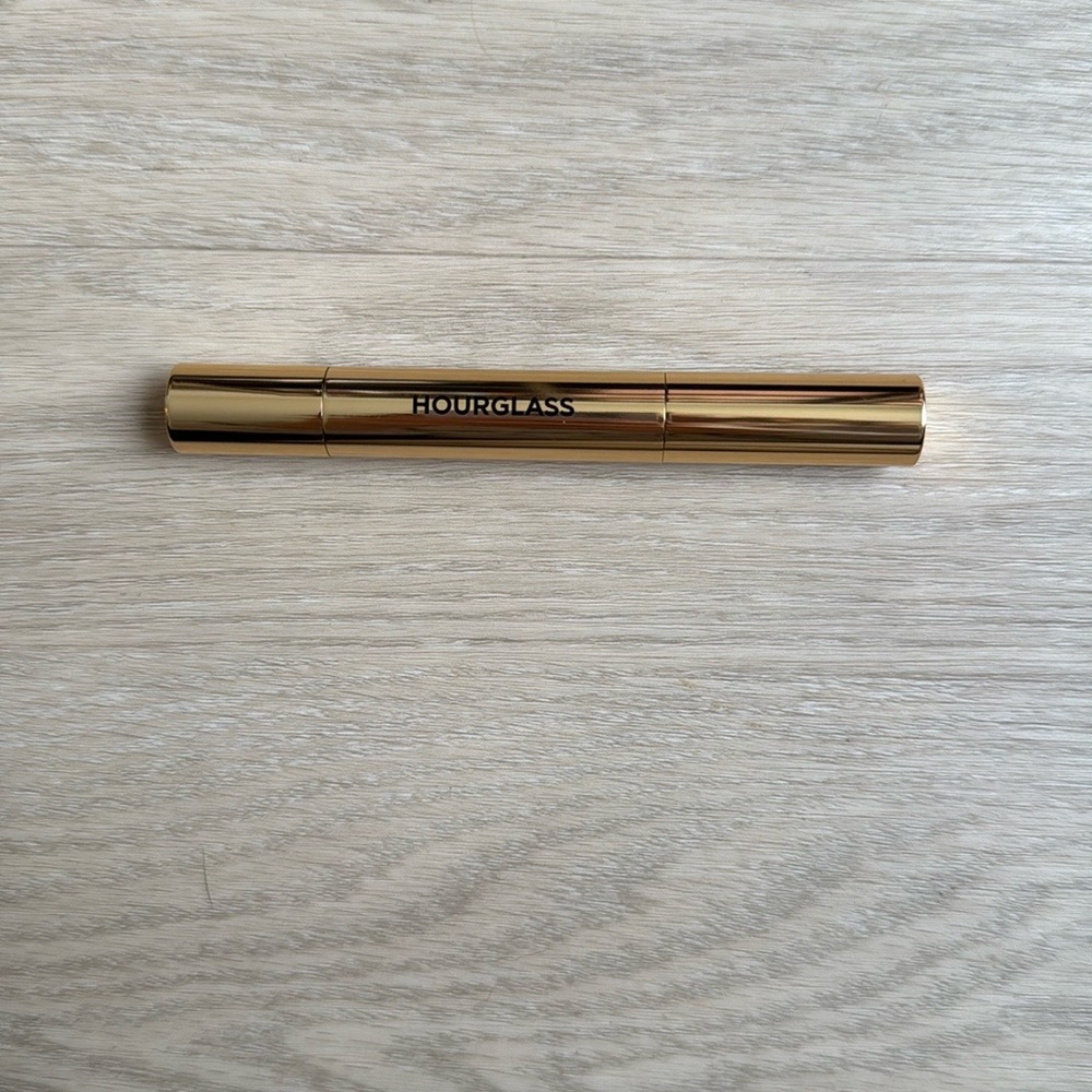 Hourglass Phantom Volumizing Balm in 80 Invite
